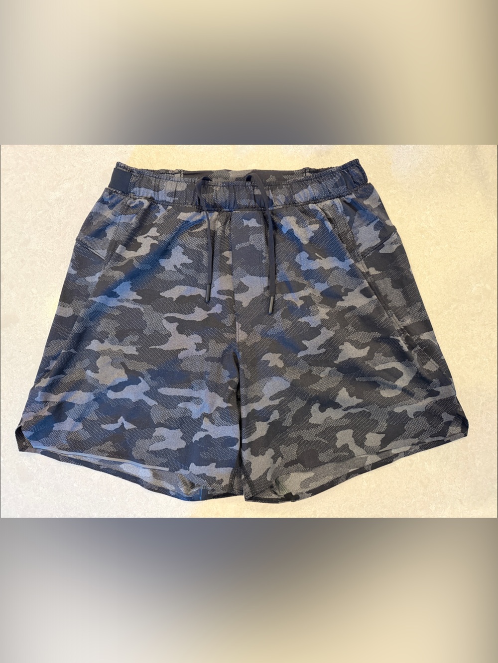 lululemon athletica Men's Black & Gray Camo Athletic Shorts with Lining